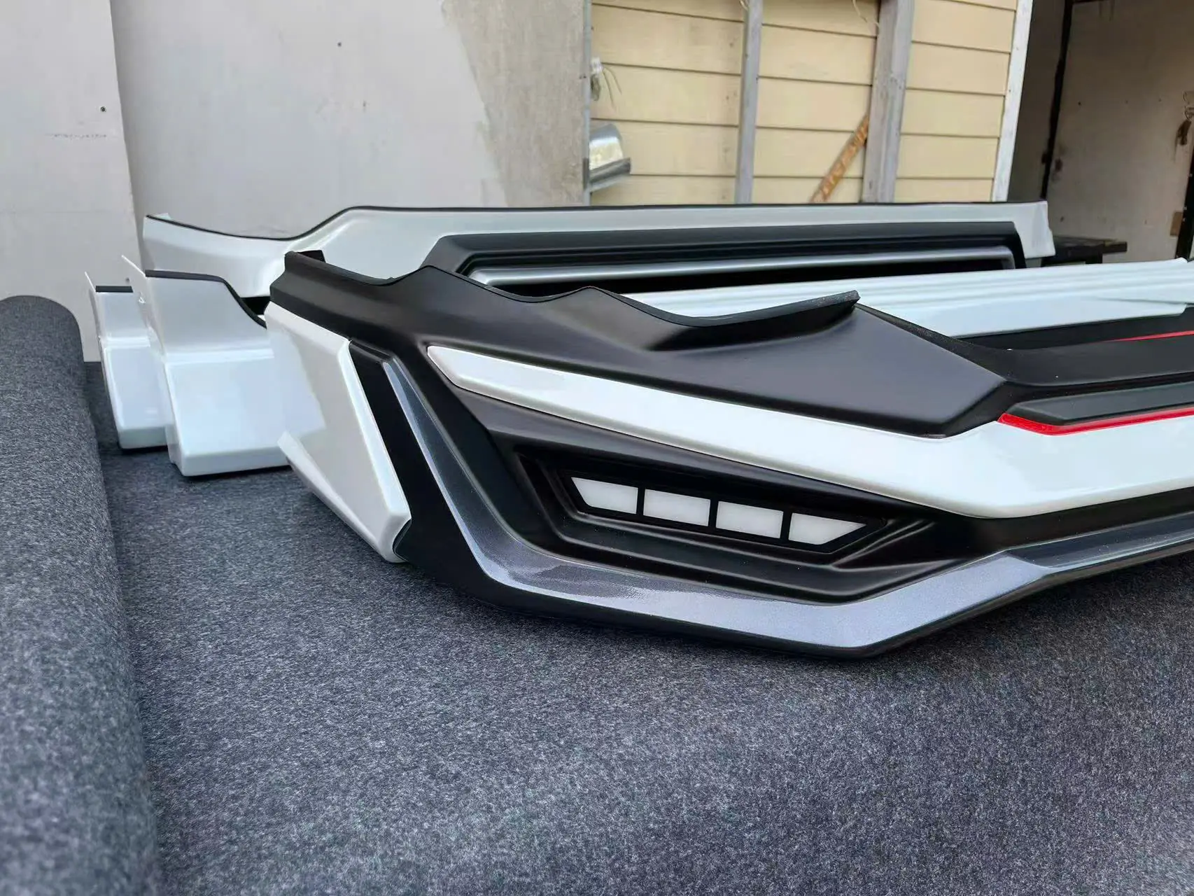 BodyKit Veloz Cross ZAD nhập Thái, chất liệu nhựa ABS
